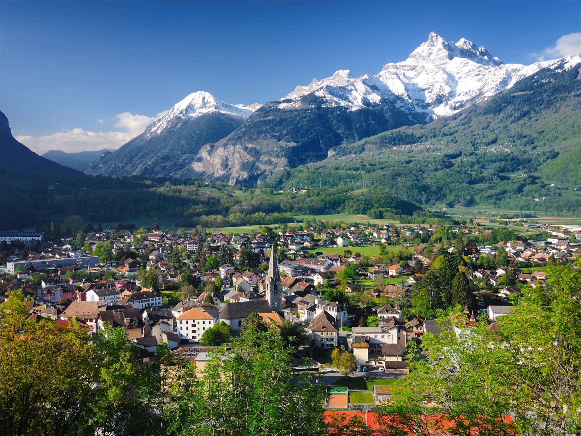 Terrain de 140'000 m² à Bex pour complexe hôtelier ou para-hôtelier